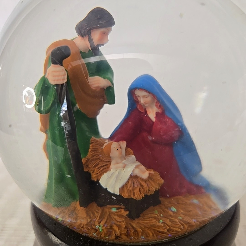 Threshold 2011 Nativity Scene Snow Globe Musical "Joy to the World" - Picture 4 of 9